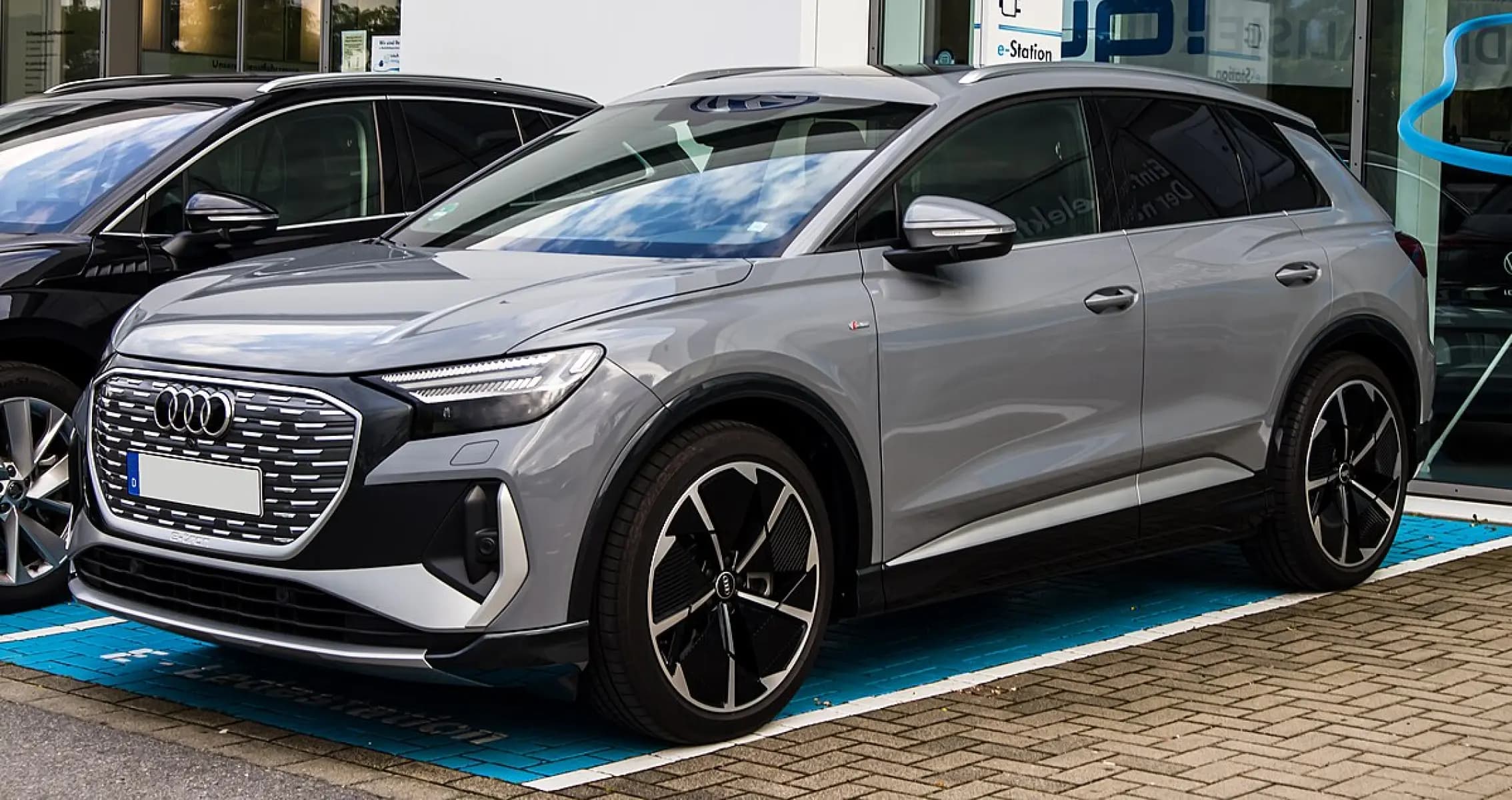 Audi_Q4_e-tron_S_line_–_f_06082021.png