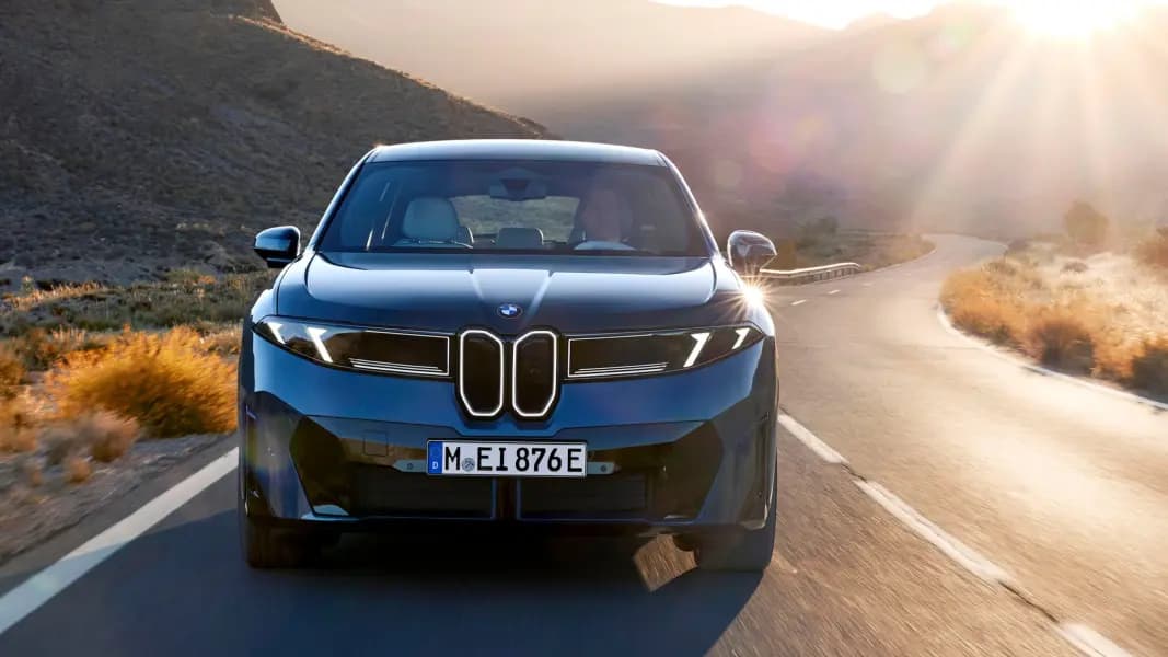 BMW iX3 2025